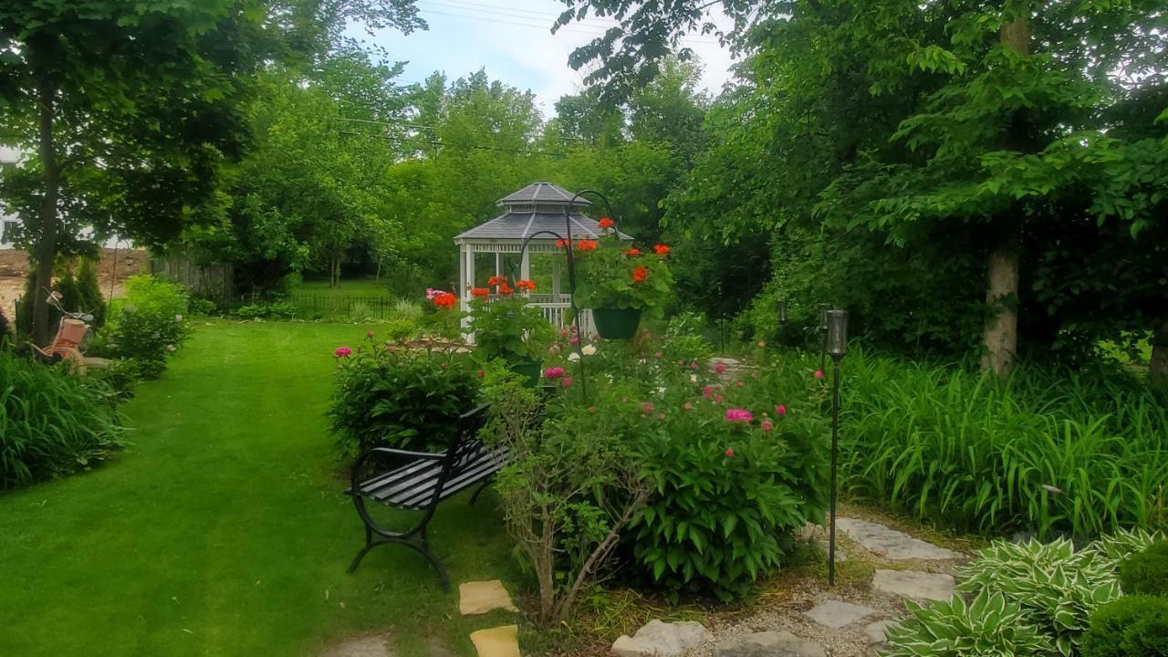 Hotel Lilly Pad à Cedarburg Extérieur photo