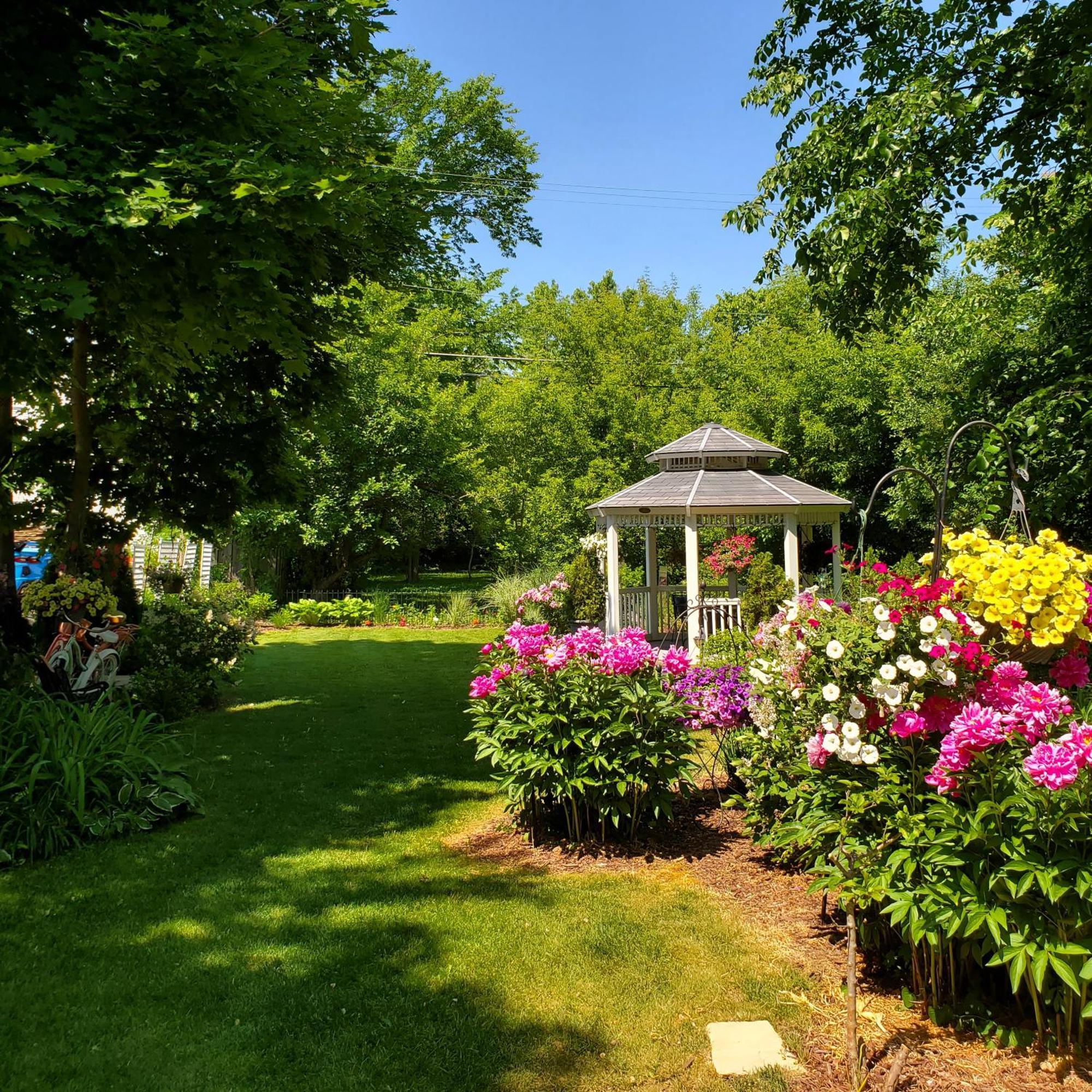 Hotel Lilly Pad à Cedarburg Extérieur photo