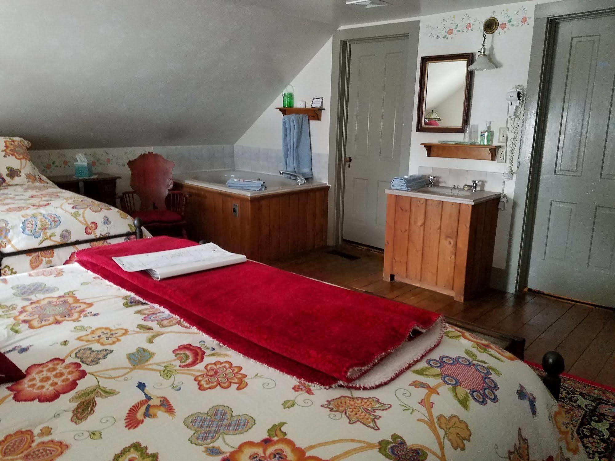 Hotel Lilly Pad à Cedarburg Extérieur photo