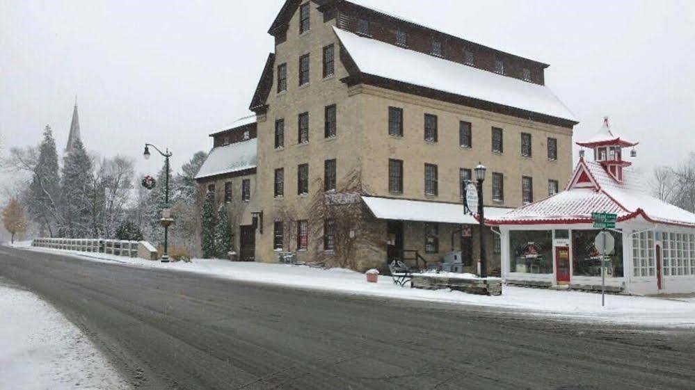 Hotel Lilly Pad à Cedarburg Extérieur photo