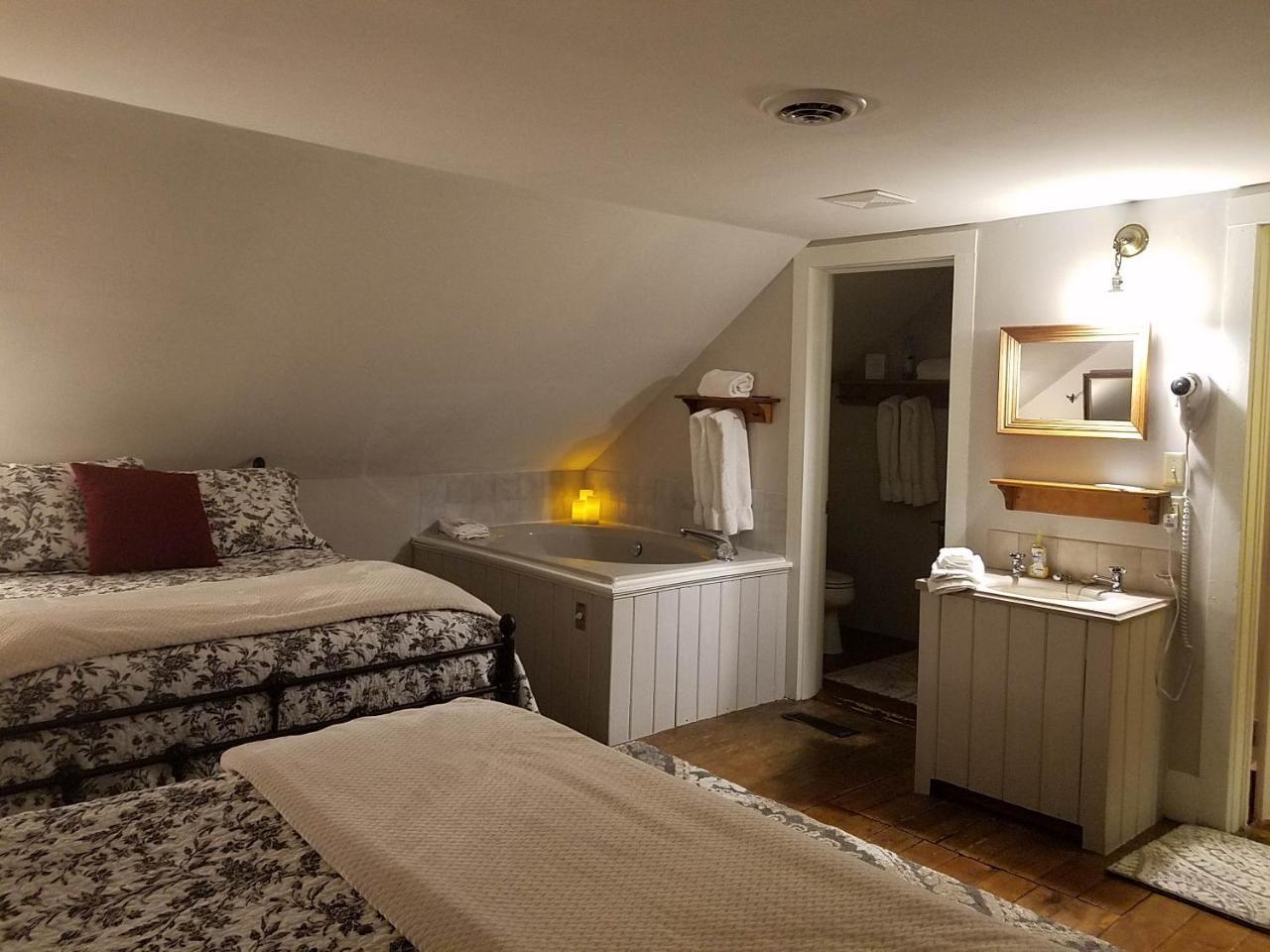 Hotel Lilly Pad à Cedarburg Extérieur photo
